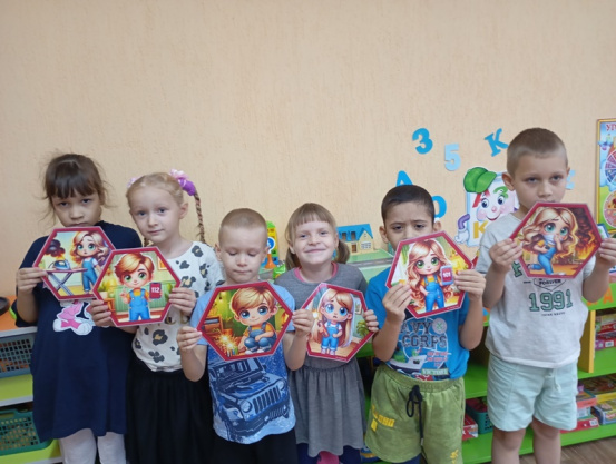 Тематический день «За безопасность вместе» прошёл в детском саду №4 Тематический день «За безопасность вместе» прошёл в детском саду №4