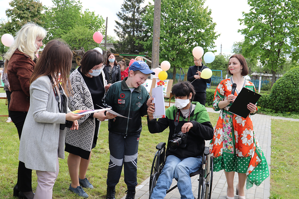 Инклюзивный фестиваль «Палитра жизни» прошёл в Сморгони (фоторепортаж)