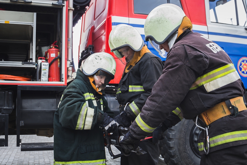 В Сморгони в рамках Единого дня безопасности организовали выставку аварийно-спасательной техники