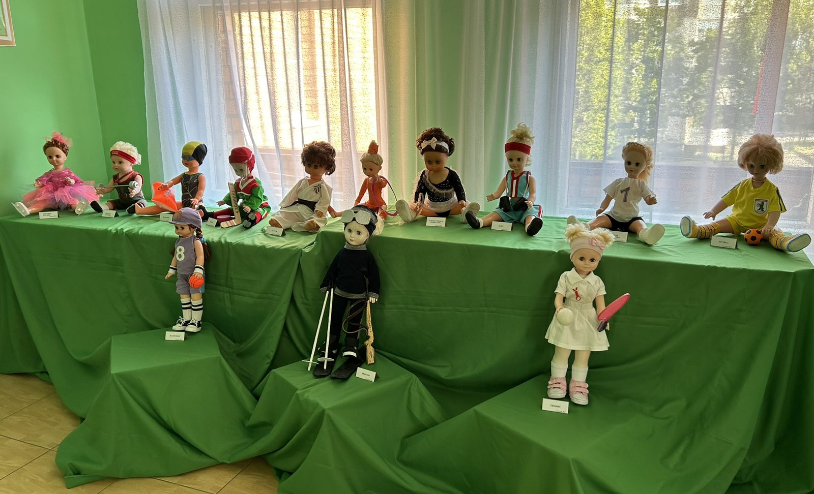 В детском саду №4 была организована выставка кукол-спортсменов
