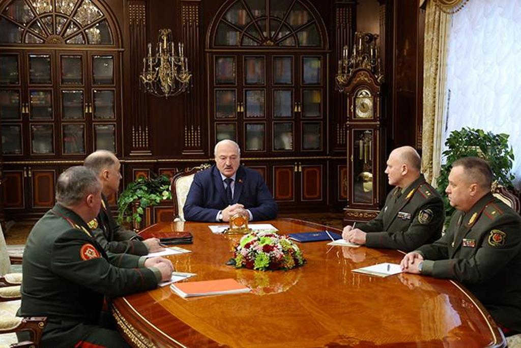 Александр Лукашенко в преддверии саммита ОДКБ обсудил с силовиками вопросы военно-политического характера Александр Лукашенко в преддверии саммита ОДКБ обсудил с силовиками вопросы военно-политического характера
