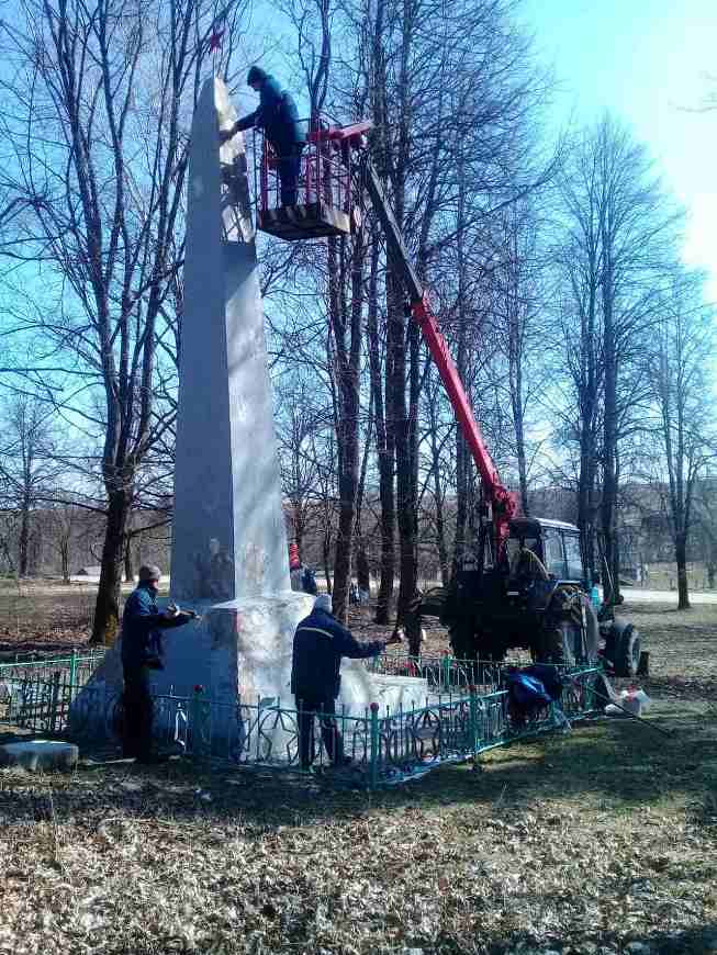 На Сморгонщине проводятся работы по благоустройству воинских захоронений и братских могил