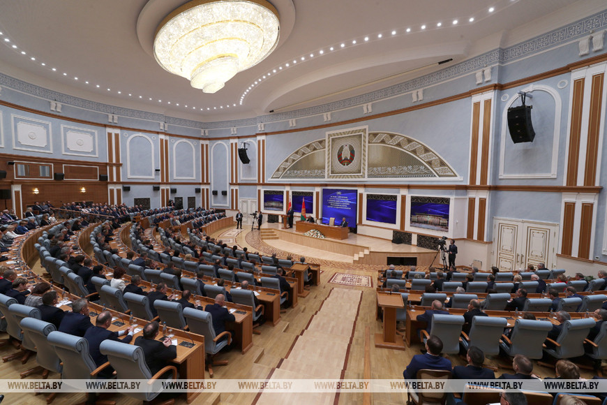 О роли парламентариев, независимости и интеграции - Лукашенко обратился к депутатам и сенаторам
