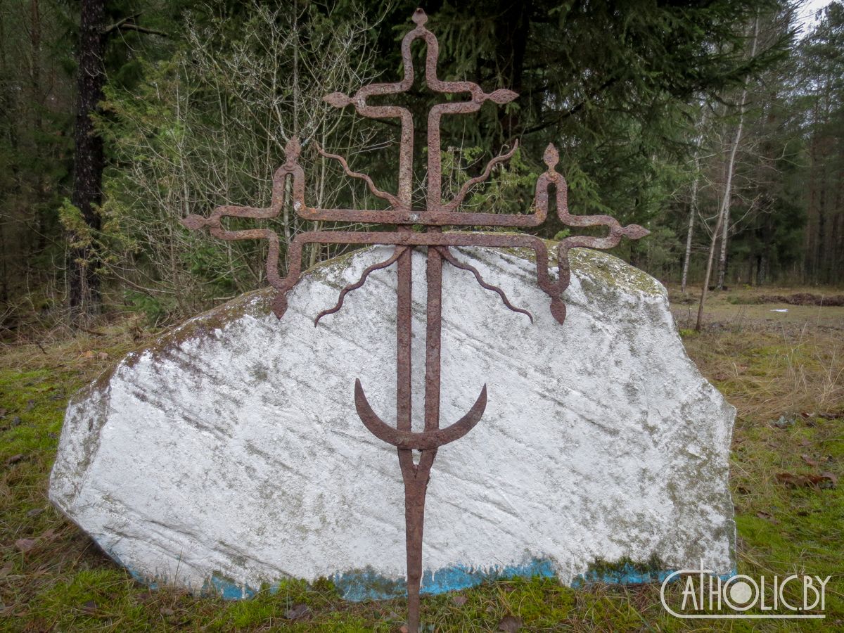 Божы знак надзеі з-пад Вішнева: Крыж знайшлі, засталося аднавіць капліцу