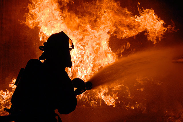 В Сморгони этой ночью на пожаре погиб человек. Еще один мужчина с ожогами госпитализирован