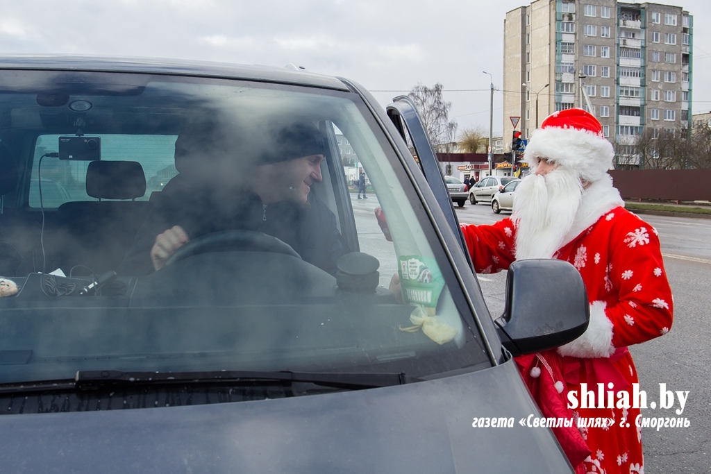 Сморгонская милиция поздравила автомобилистов с наступающим Новым годом (+ВИДЕО)