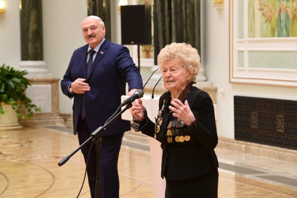 Александр Лукашенко поздравил ветерана Великой Отечественной войны Валентину Баранову с 100-летним юбилеем