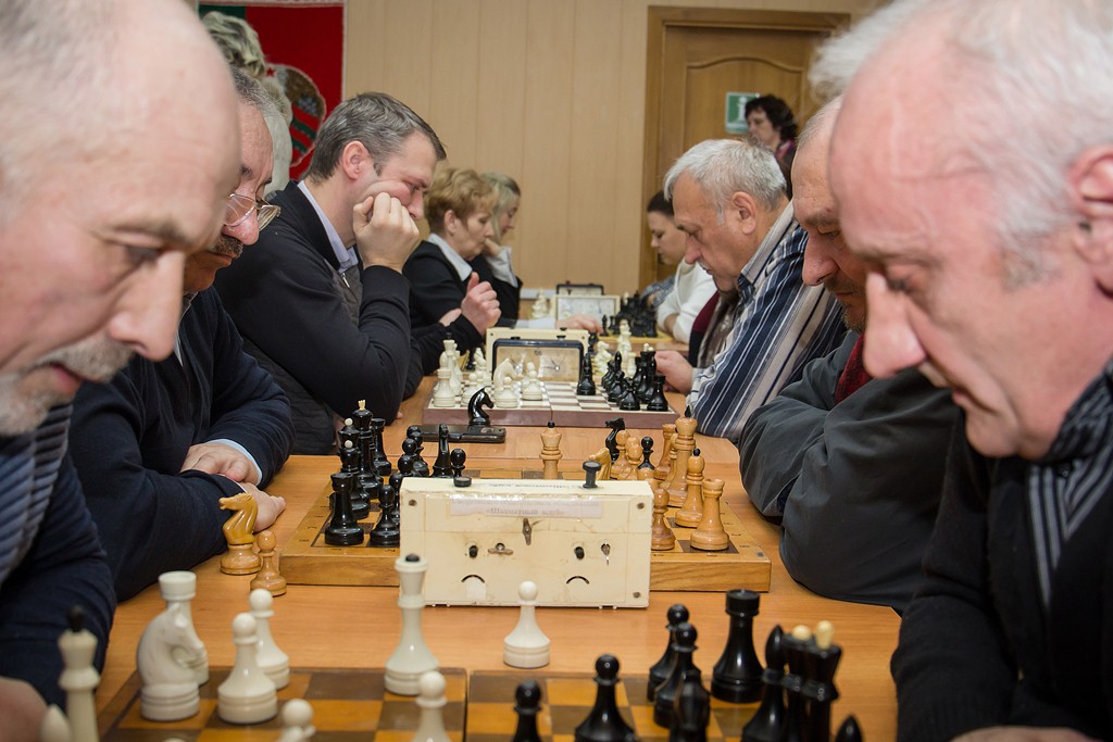 Команды агрегатного завода и «Сморгоньгаза» выиграли районные соревнования по шахматам