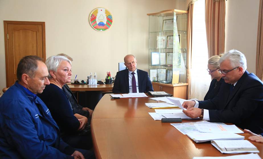 Губернатор Гродненской области провел прием граждан в Островце