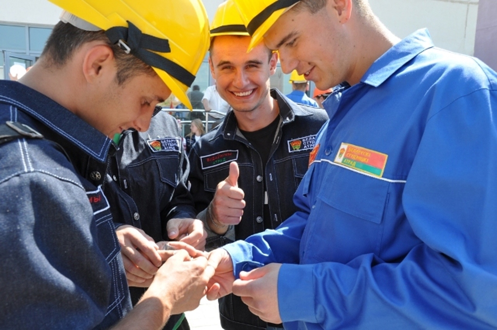 Более 350 человек в этом году трудились в студенческих отрядах Сморгонского района