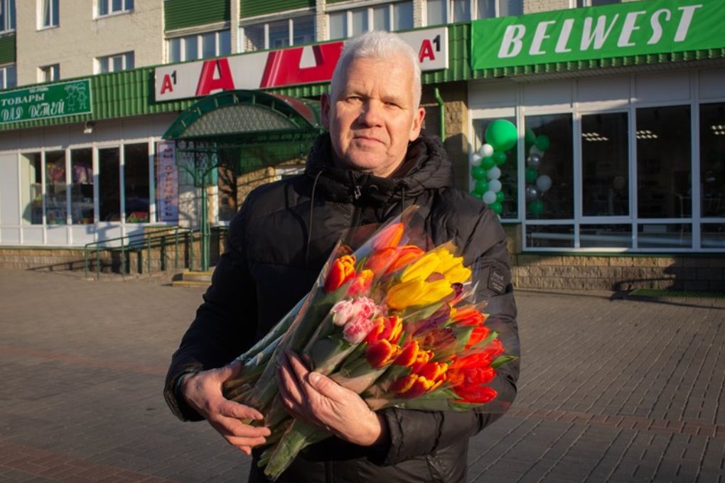 ФОТОФАКТ: В Сморгони цветоводы готовятся к активным продажам