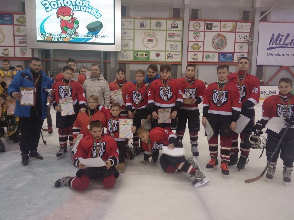 Юные хоккеисты из Сморгони стали серебряными призёрами областного турнира «Золотая шайба»