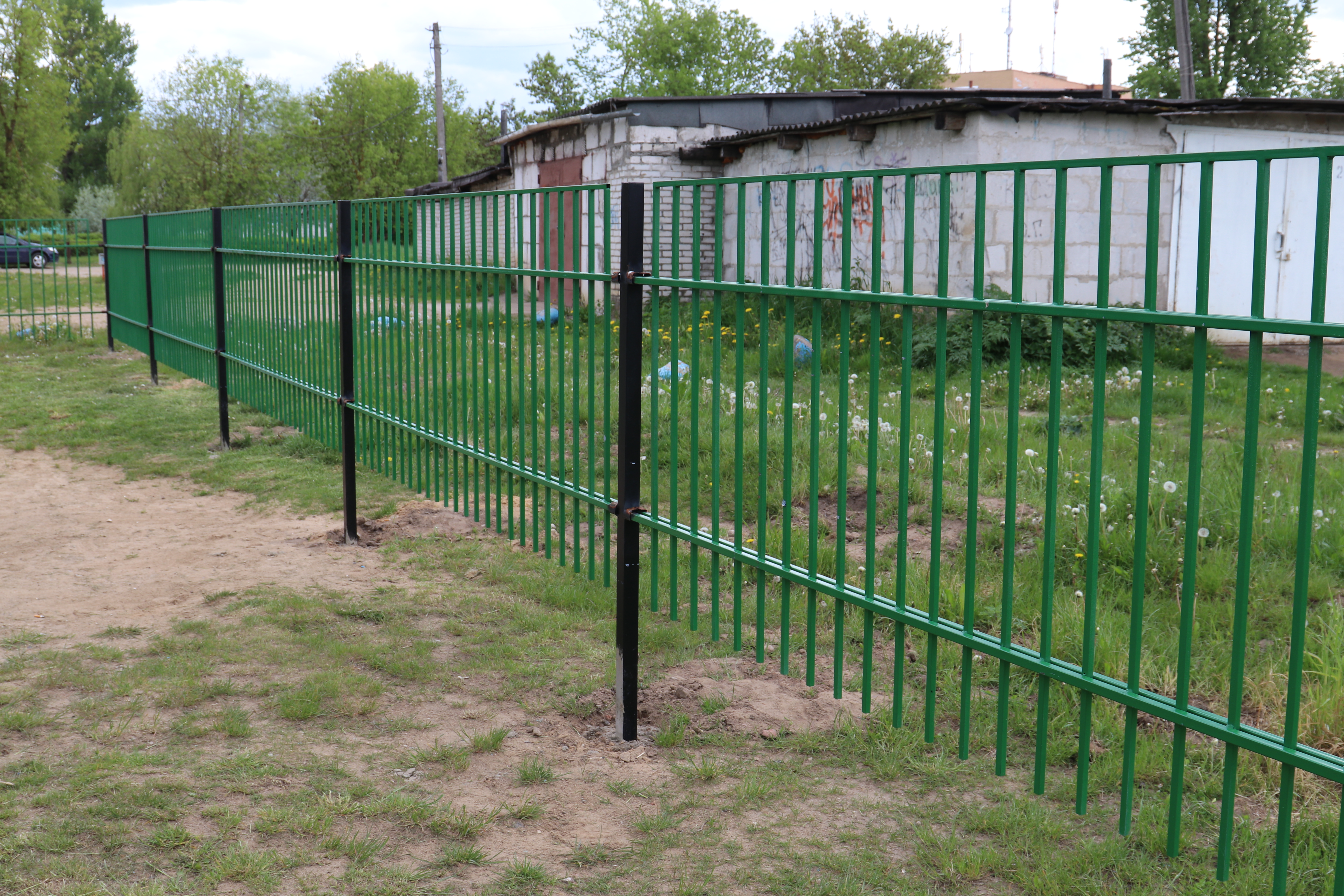 Долгожданный забор для школы