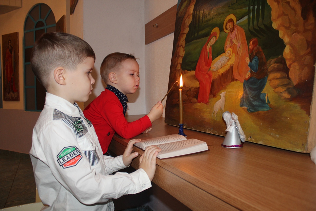 Протоиерей Анатолий Резанович поздравил сморгонцев с Рождеством Христовым