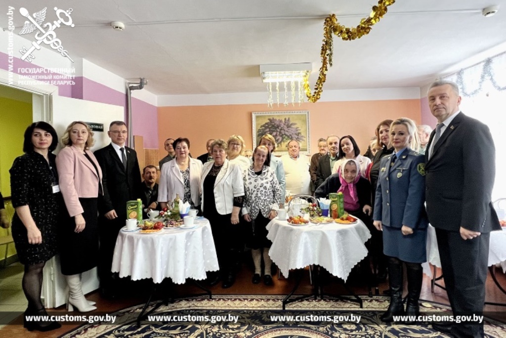 В рамках акции «От всей души» Председатель ГТК посетил пожилых людей из территориального центра социального обслуживания населения Ошмянского района