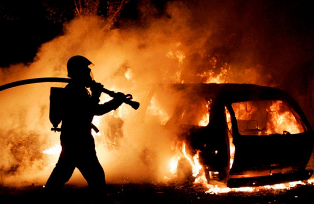 В Сморгони в гараже сгорели два автомобиля 