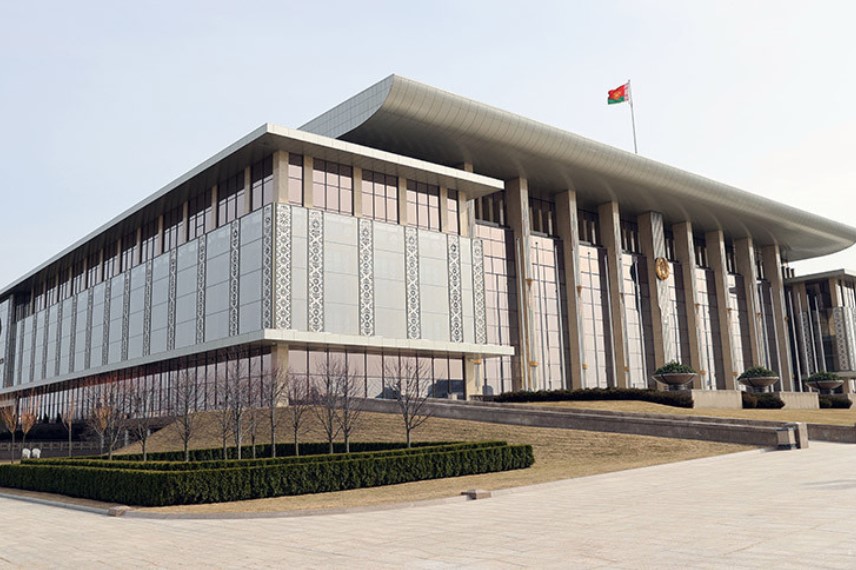 Лукашенко удостоил депутатов и сенаторов государственных наград