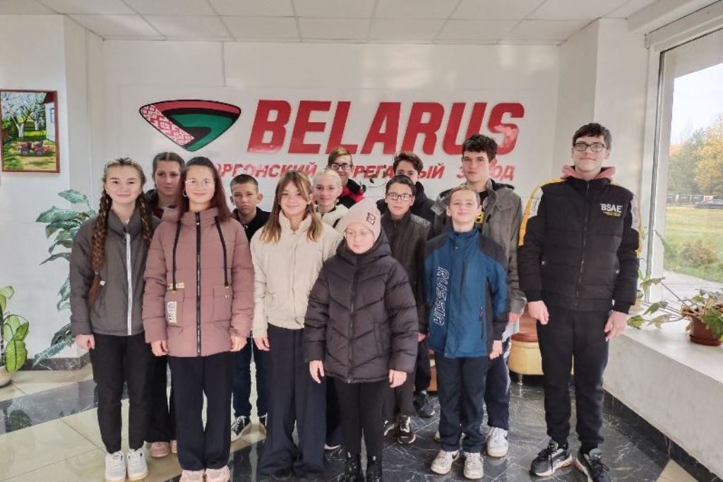 Учащиеся Сыроваткинской БШ посетили Сморгонский агрегатный завод
