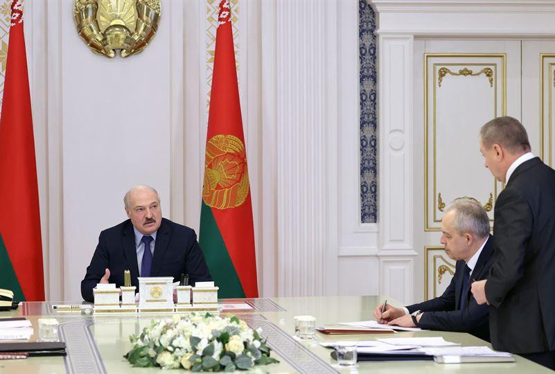 В Беларуси задумались над оптимизацией сети загранучреждений. Какие требования обозначил Президент?