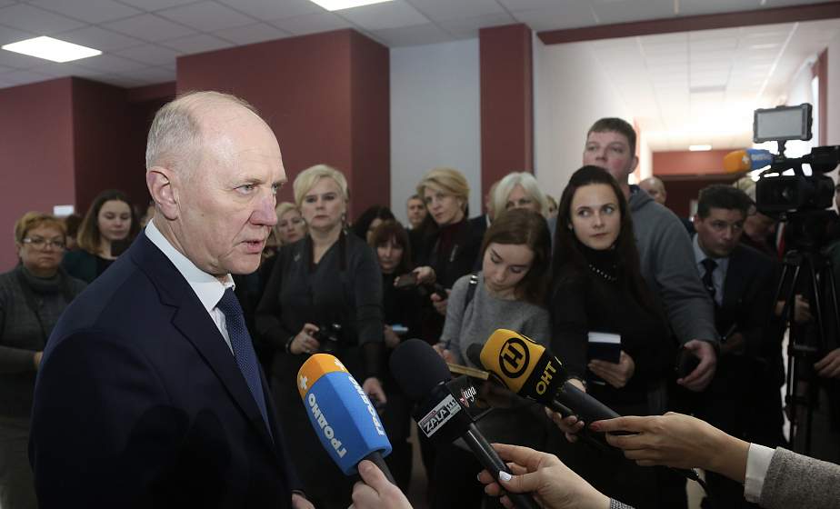 Председатель облисполкома Владимир Кравцов рассказал о планах развития региона на пресс-конференции в Скиделе