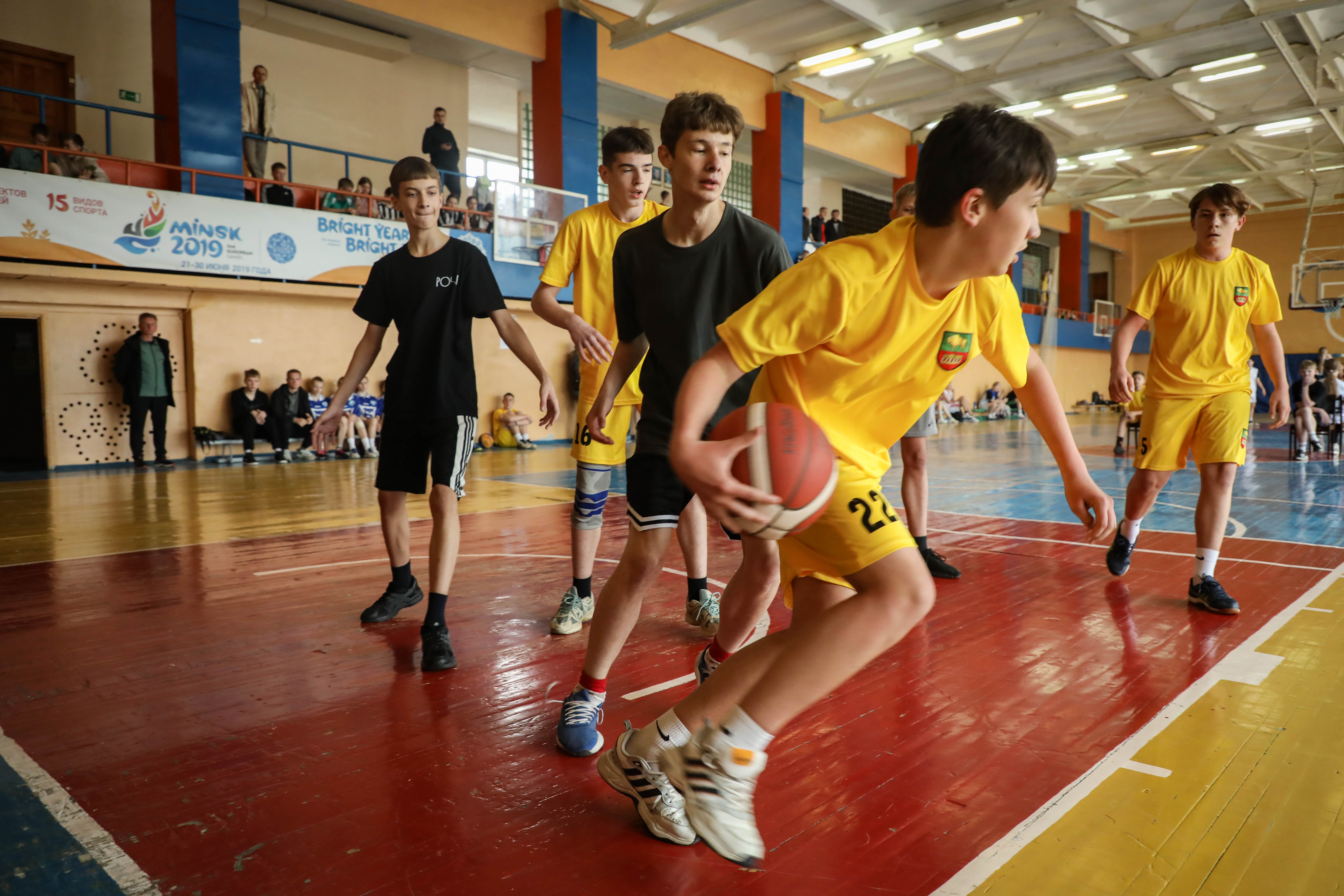 Сморгонь принимает областную спартакиаду по баскетболу среди юношей и девушек