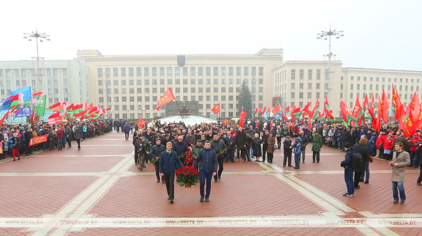 Лукашенко: память о героических событиях Октябрьской революции укрепляет согласие в обществе