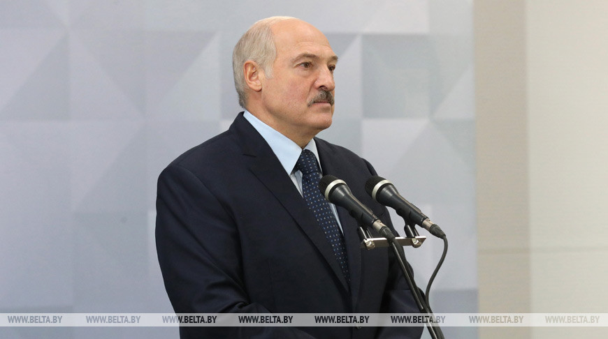 Лукашенко жестко предостерег бизнес от увольнения людей в сложное время