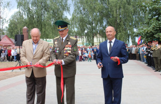 В Сморгони открыли памятный знак воинам-ракетчикам