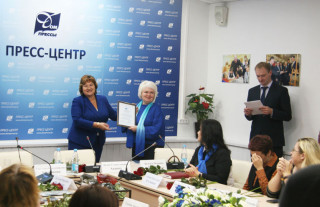 Победители творческого конкурса СМИ "Крепка семья - крепка держава" награждены в Минске