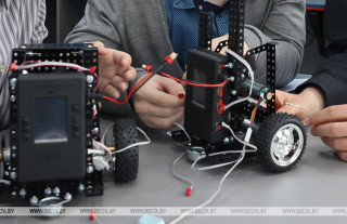 Лазеры, роботы и гель для микросхем. Какие разработки представил ГКНТ на выставке "ТехИнноПром"