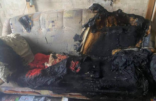 Работник МЧС спас человека из горящей квартиры