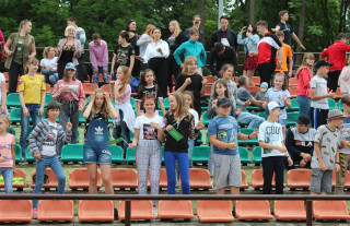 В летнем амфитеатре в рамках Дня энергии прошёл флешмоб, в котором приняли участие ученики школ города (ФОТОФАКТ)