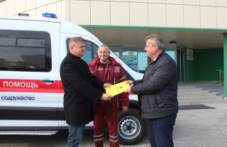 Группа компаний «Содружество» подарила Сморгонской ЦРБ автомобиль скорой помощи класса С