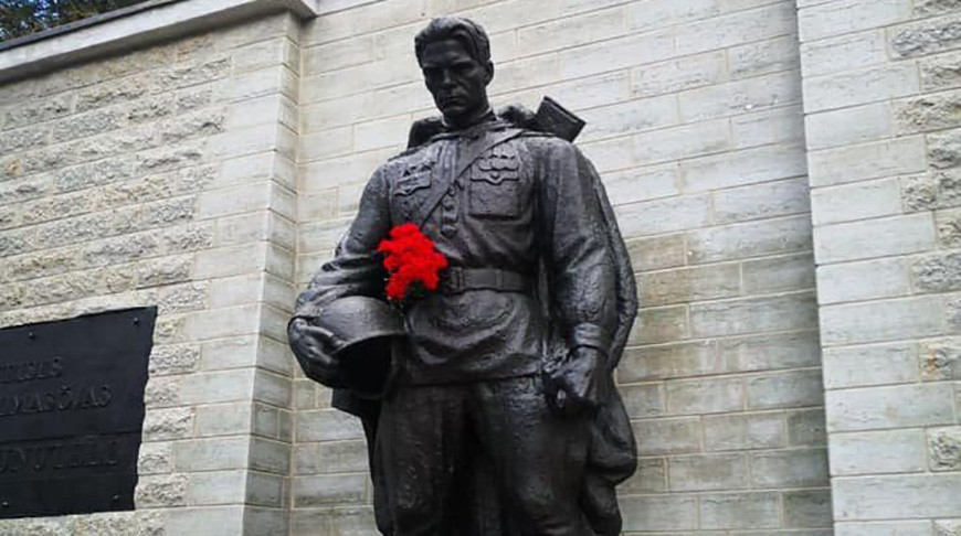 Посольство Беларуси в Эстонии: крайне возмущены актом вандализма в отношении монумента павшим во Второй мировой войне