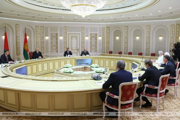 Лукашенко: жизнь заставит Польшу и страны Балтии строить нормальные отношения с Беларусью и Россией Лукашенко: жизнь заставит Польшу и страны Балтии строить нормальные отношения с Беларусью и Россией