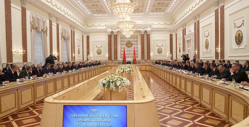 Александр Лукашенко: внешнеполитическая стратегия Беларуси нуждается в корректировке