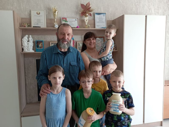 ООО «НОУ-ТИЛЛ Органик» подарил мёд детям