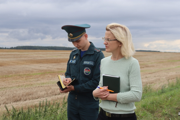 Безопасность на жатве — под особым контролем: мобильная группа райисполкома посетила сельхозорганизации