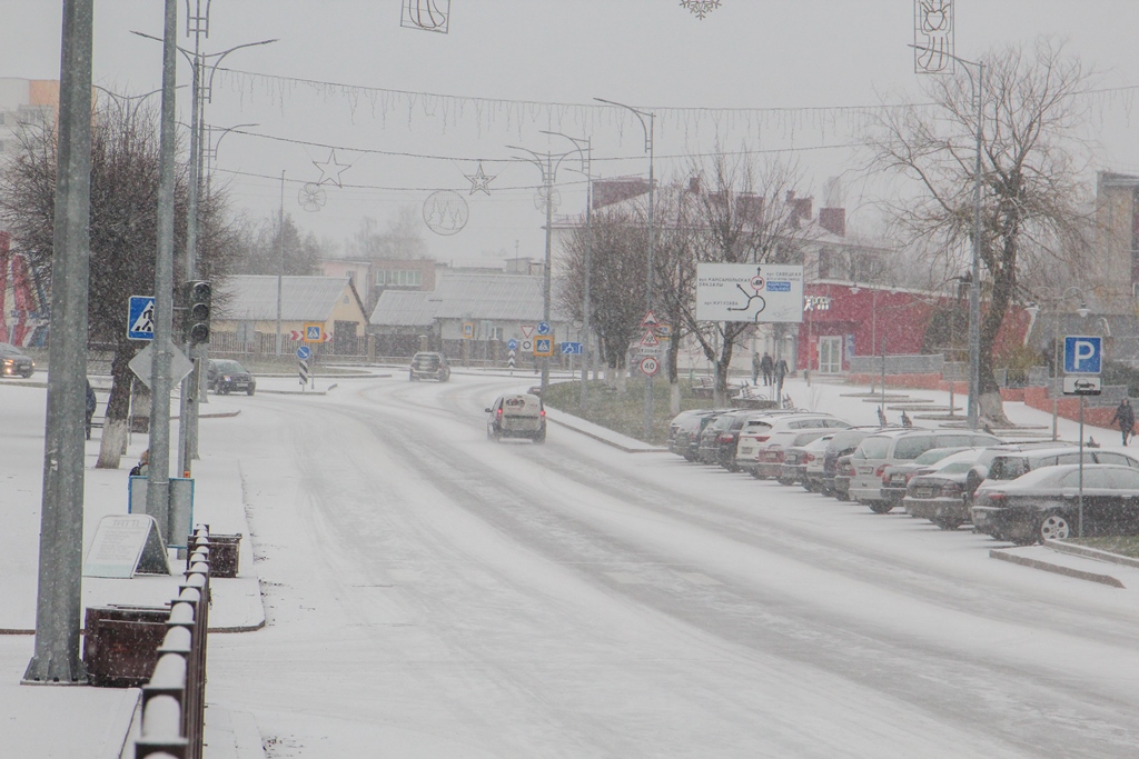 Фоторепортаж: В Сморгони выпал первый снег