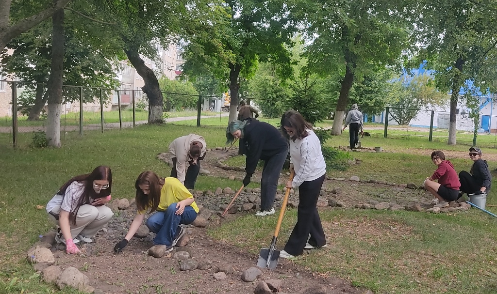 В центре творчества детей и молодежи работает производственная бригада