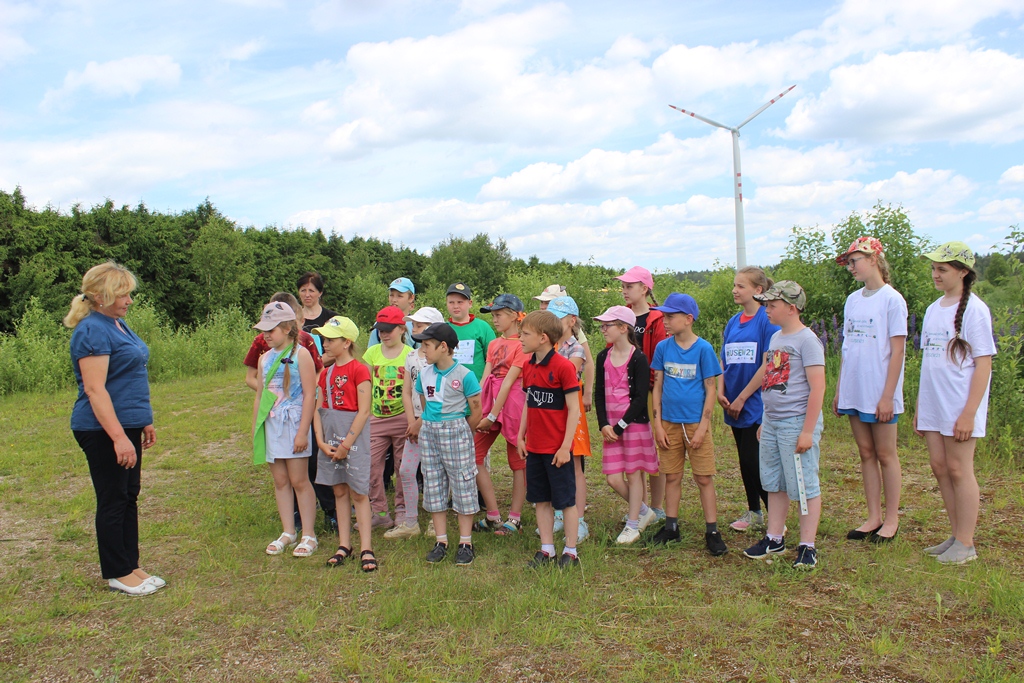 В Крево учеников местной школы познакомили с работой ветроэнергетических установок