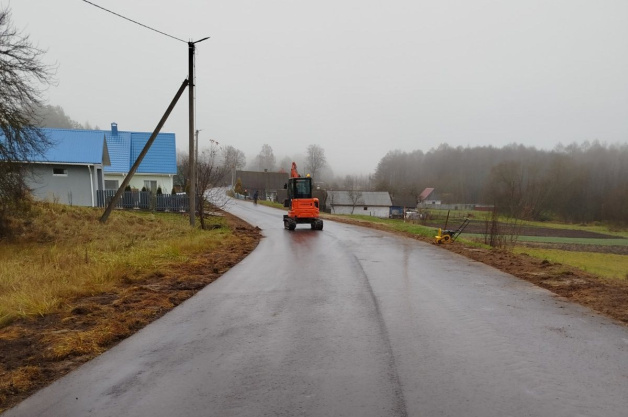 В Слабснах – новый асфальт: дорожники уложили более километра покрытия В Слабснах – новый асфальт: дорожники уложили более километра покрытия