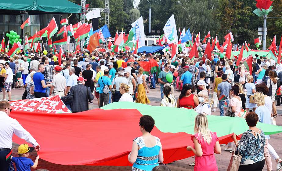 Поддержать свою страну и отстоять ее независимость. Гродненцы о том, почему решили присоединиться и принять участие в митинге в поддержку мира и безопасности (+видео)