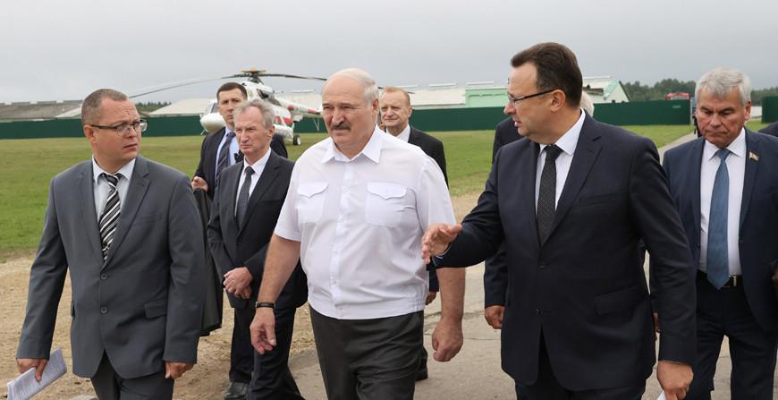Александр Лукашенко посещает предприятие под Витебском, где планируется производство белорусской вакцины от COVID-19