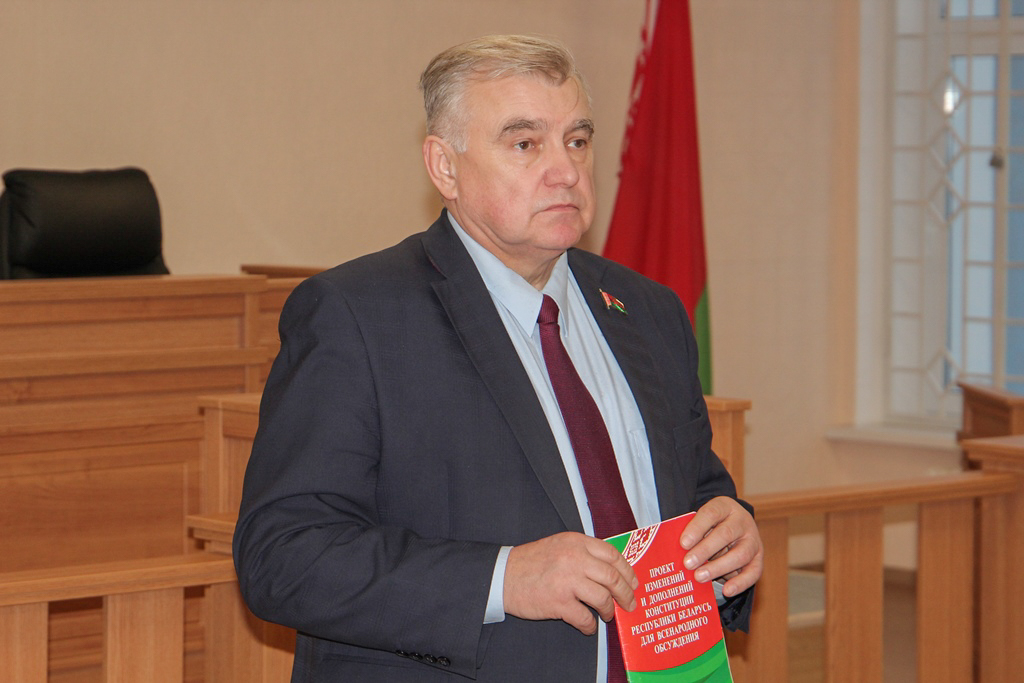 Депутат Палаты представителей Виктор Свилло встретился с работниками суда Сморгонского района