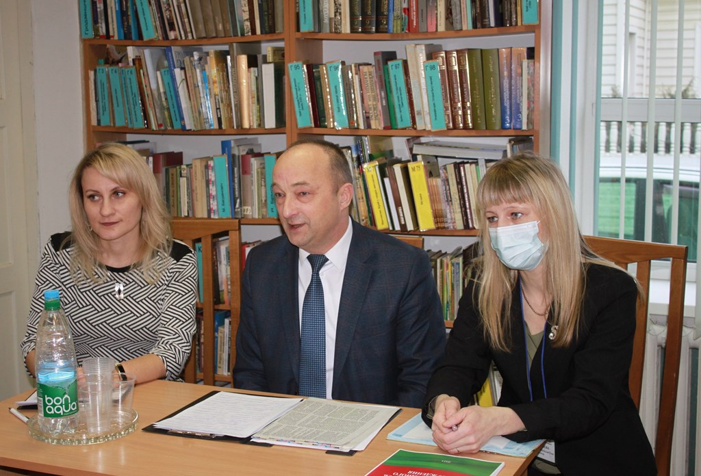 Проект Конституции обсудил Геннадий Хоружик с коллективом районной библиотеки
