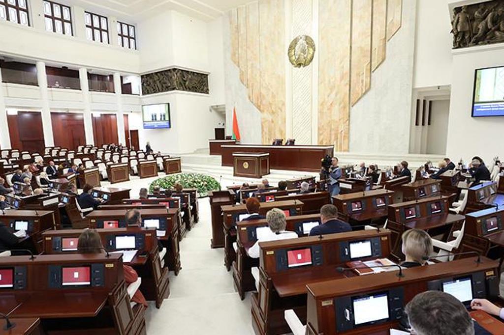 Депутаты приняли в двух чтениях законопроект о бюджете фонда соцзащиты населения на 2024 год