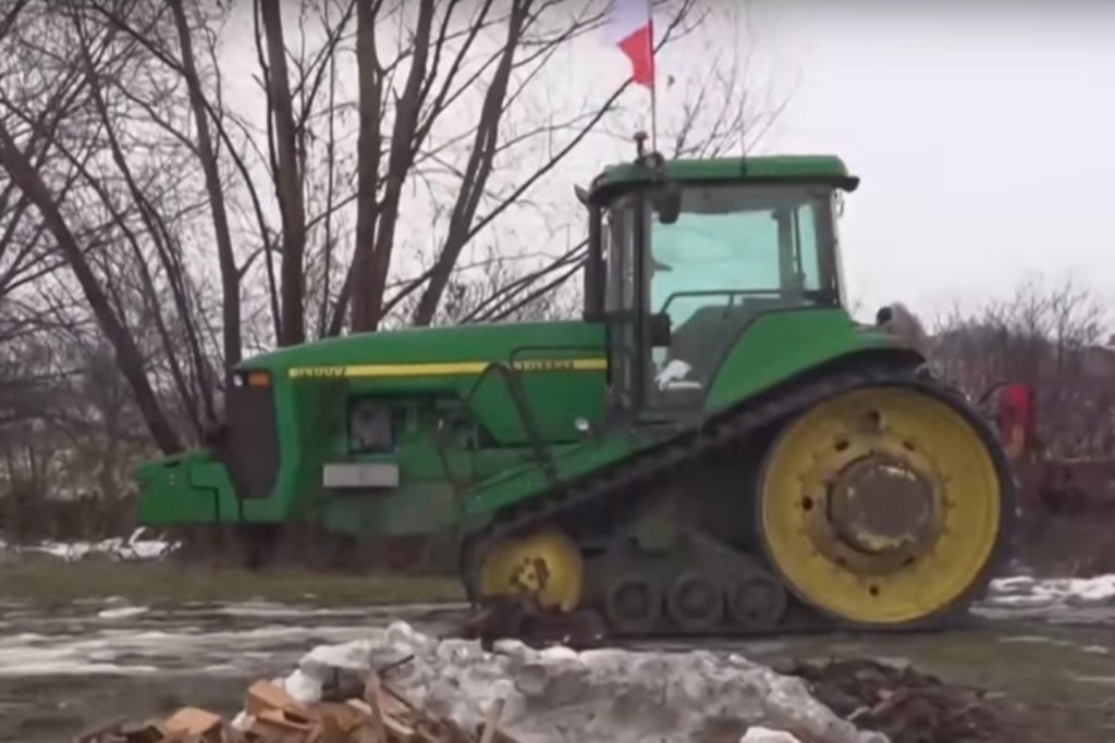 Киев потребовал наказать польских фермеров, вновь высыпавших украинское зерно