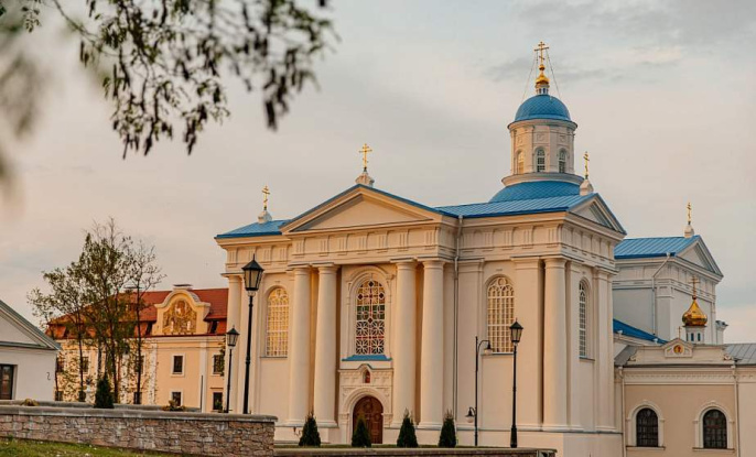 Православные верующие празднуют Успение Пресвятой Богородицы