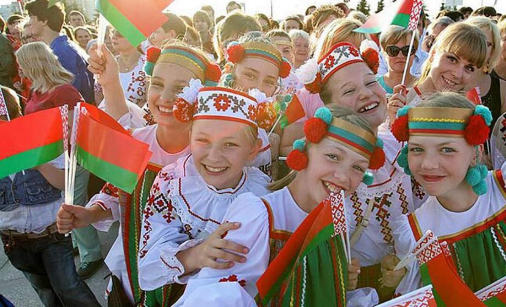 Беларусь готовится ко Дню народного единства. Стартует акция «Беларусь адзіная»